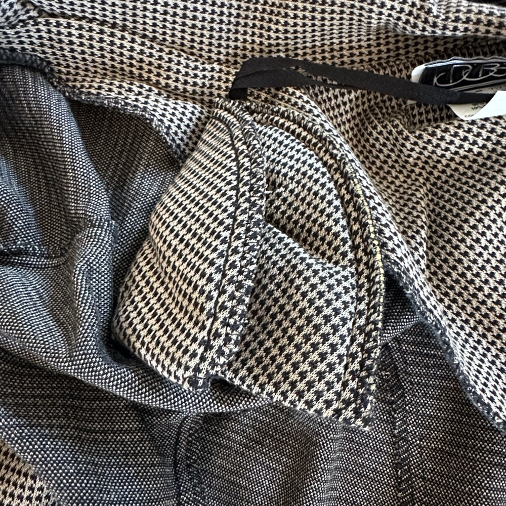 DBJ Houndstooth Blazer with Black Velvet Collar and Cuffs - Picture 10 of 10